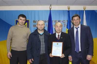 Награждение Му Юйчуня в Министерстве молодежи и спорта Украины.