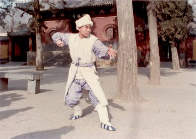 Му Юйчунь на съемках фильма в Шаолиньском монастыре